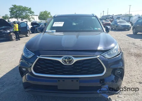 2020 Toyota Highlander Xle z USA, uszkodzony, nr VIN 5TDGZRBH0LS507459